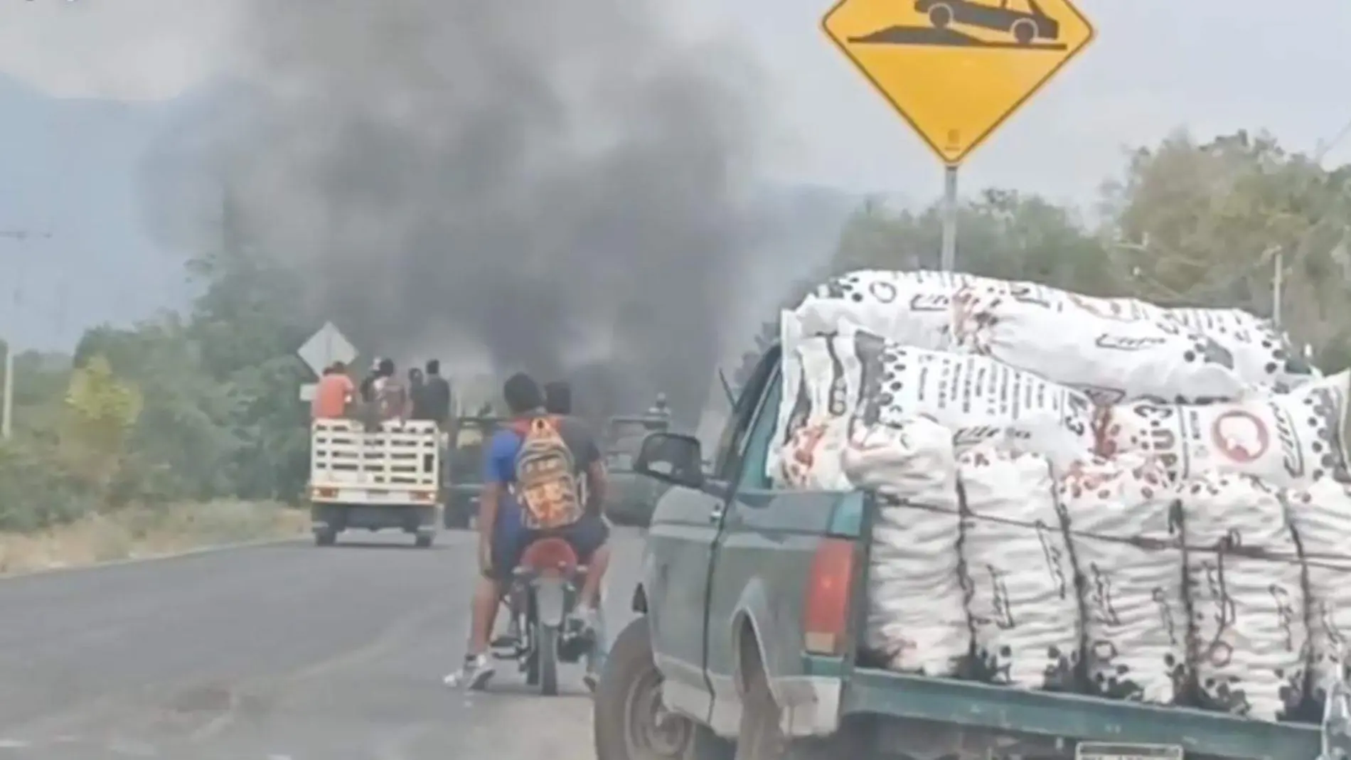 Quema de vehículo en Buenavista Tomatlán